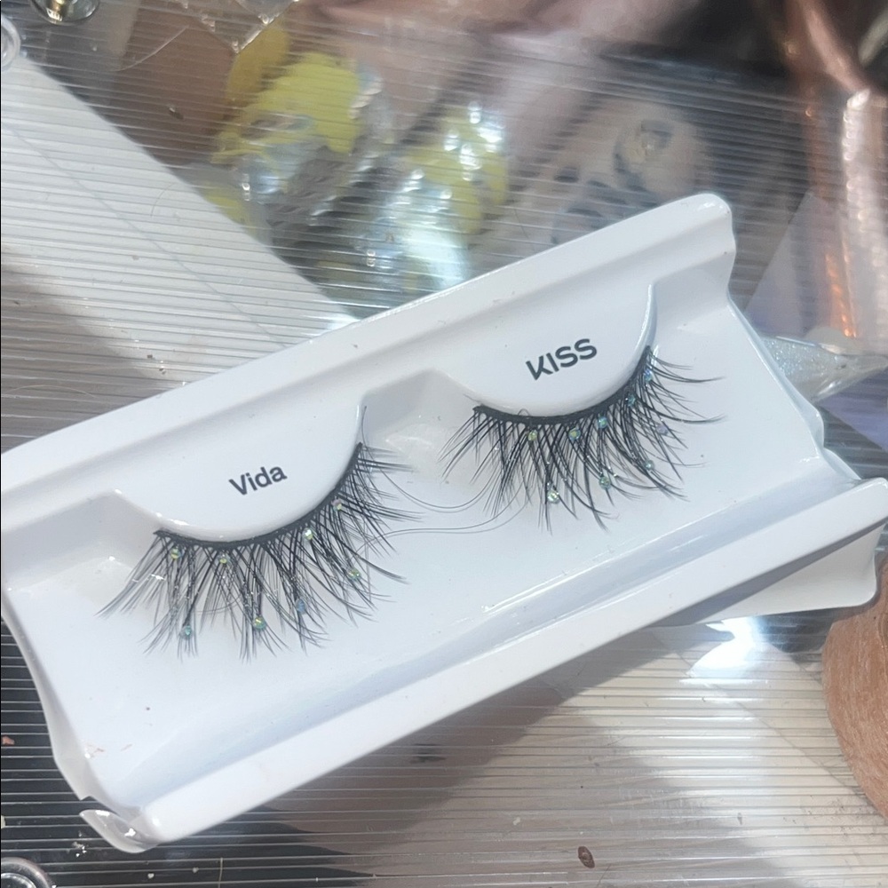 Kiss Vida Lashes - Dramatic Black